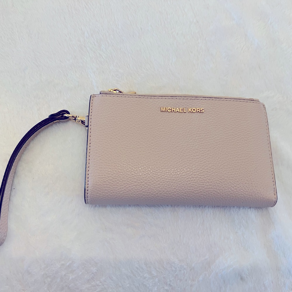 Gently Used Adele Leather Smartphone Wallet